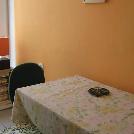 In With Terrace, Air Conditioning, Wifi 4208-2 Apartman